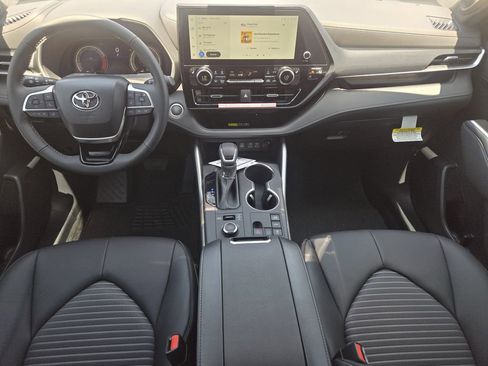 New 2026 Toyota Highlander XSE AWD/4WD image 21