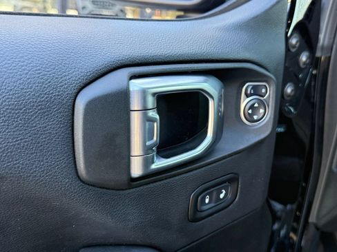 Used 2021 Jeep Wrangler Unlimited Sahara AWD/4WD image 21