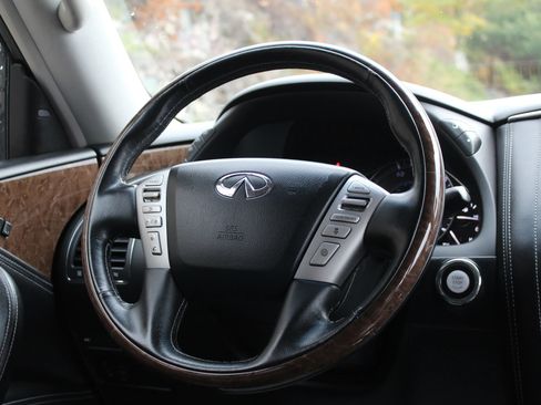 Used 2017 INFINITI QX80 4WD w/ Driver Assistance Package image 21