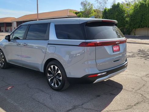 Used 2022 Kia Carnival EX FWD image 6