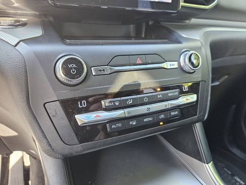 Used 2020 Ford Explorer XLT w/ Equipment Group 202A AWD/4WD image 25