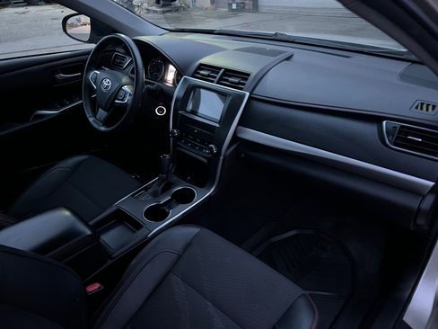 Used 2017 Toyota Camry SE image 16