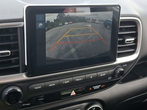 New 2025 Hyundai Venue SE image 16