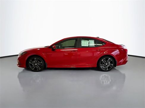 Used 2025 Toyota Camry XSE image 3