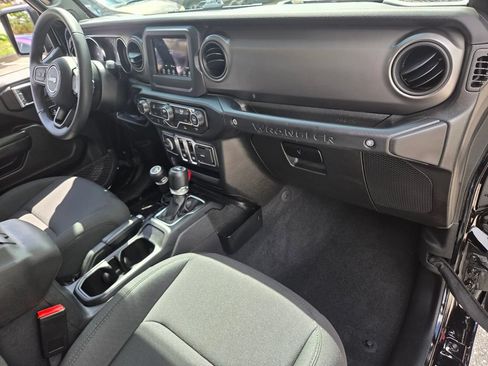 Used 2022 Jeep Wrangler Sport AWD/4WD image 12
