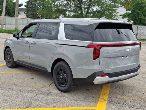 New 2027 Kia Carnival LX FWD image 4