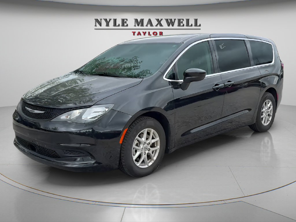 Used 2022 Chrysler Voyager LX FWD image 1