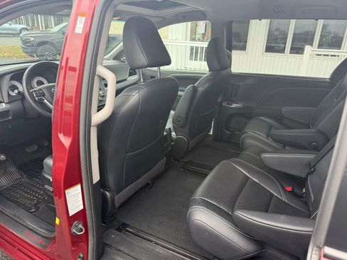Used 2015 Toyota Sienna SE Premium image 33