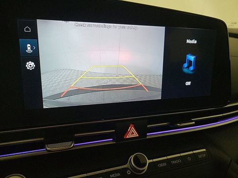 Used 2025 Hyundai Elantra Limited image 20