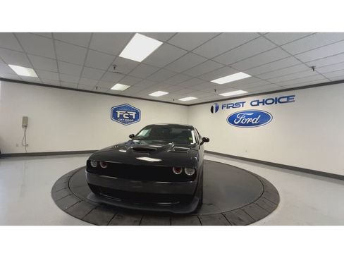 Used 2015 Dodge Challenger SRT Hellcat image 5