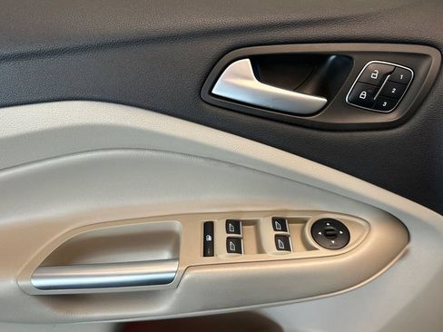 Used 2019 Ford Escape Titanium FWD image 11