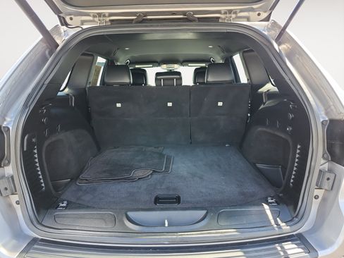 Used 2019 Jeep Grand Cherokee Altitude RWD image 16