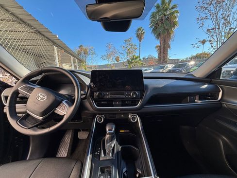 Used 2025 Toyota Grand Highlander XLE image 34