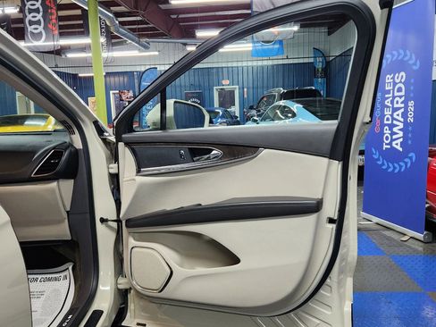 Used 2018 Lincoln MKX Reserve w/ Driver Assistance Package image 13