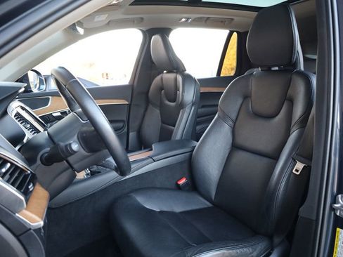 Used 2022 Volvo XC90 T6 Momentum w/ Advanced Package image 15