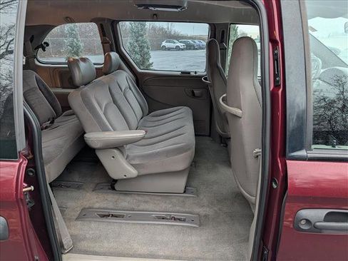 Used 2002 Chrysler Voyager eC image 13