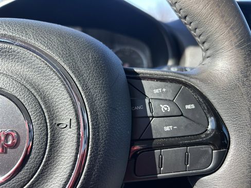 Used 2016 Jeep Renegade Latitude image 19