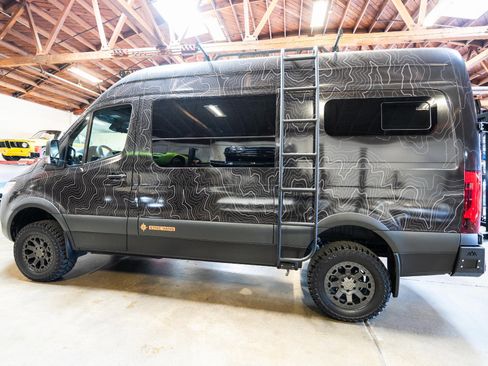 Used 2021 Mercedes-Benz Sprinter 2500 w/ Premium Plus Package image 41