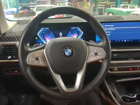 Used 2024 BMW X7 xDrive40i w/ Premium Package AWD/4WD image 2