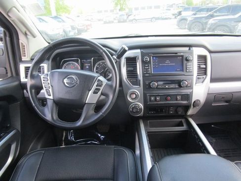 Used 2017 Nissan Titan PRO-4X image 22