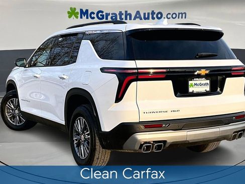 Used 2025 Chevrolet Traverse LT image 4