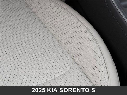 Used 2025 Kia Sorento S image 24