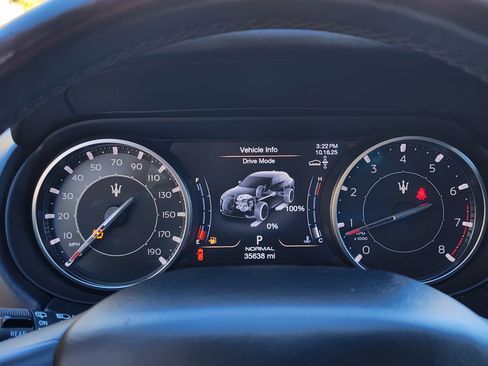 Used 2021 Maserati Levante AWD/4WD image 18