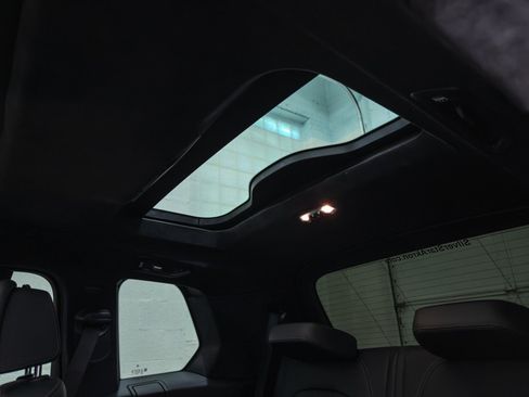 Used 2022 BMW X7 xDrive40i w/ M Sport Package AWD/4WD image 22