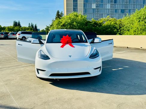 Used 2023 Tesla Model Y Performance AWD/4WD image 30