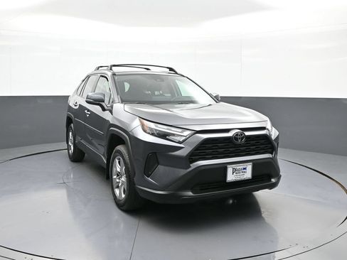 Used 2023 Toyota RAV4 XLE AWD/4WD image 3