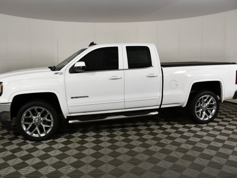 Used 2018 GMC Sierra 1500 SLE w/ SLE Value Package AWD/4WD image 9