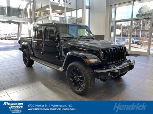 Used 2023 Jeep Gladiator Overland AWD/4WD image 1