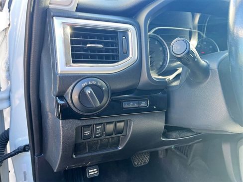 Used 2021 Nissan Titan SV w/ SV Convenience Package image 10