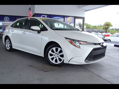 Used 2021 Toyota Corolla LE FWD image 1