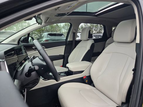 Used 2025 Kia Sportage EX w/ Premium Package image 23