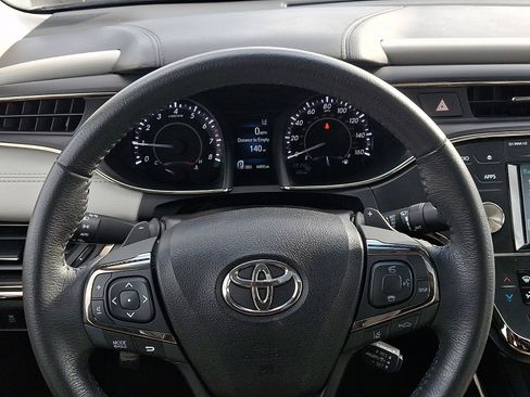 Used 2018 Toyota Avalon XLE Premium image 19