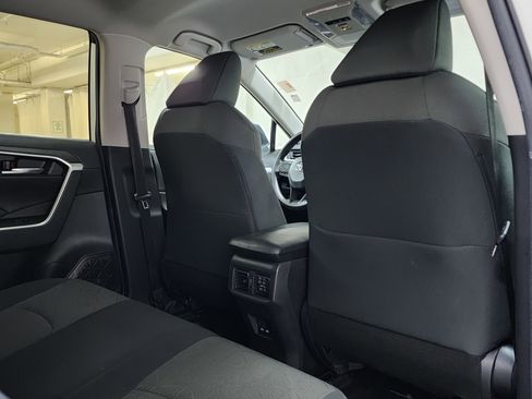 Used 2021 Toyota RAV4 XLE image 18