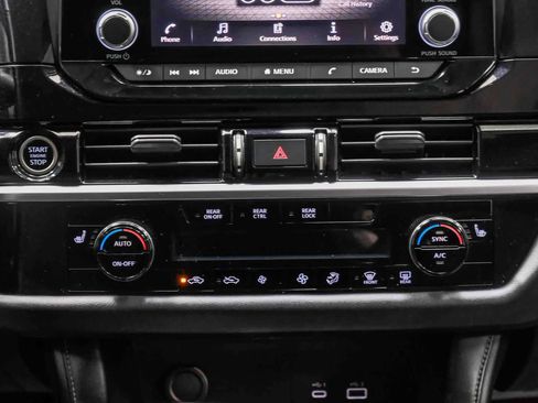 Used 2022 Nissan Pathfinder SV FWD image 17