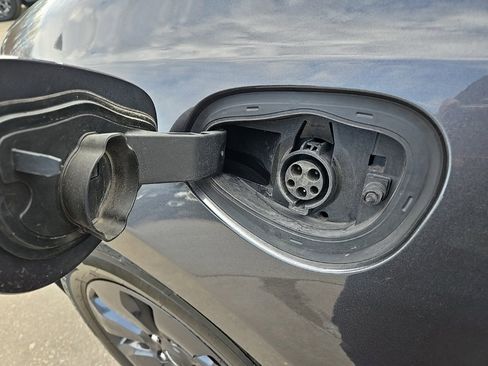 Used 2020 Chrysler Pacifica Limited w/ Advanced Safetytec Group image 18