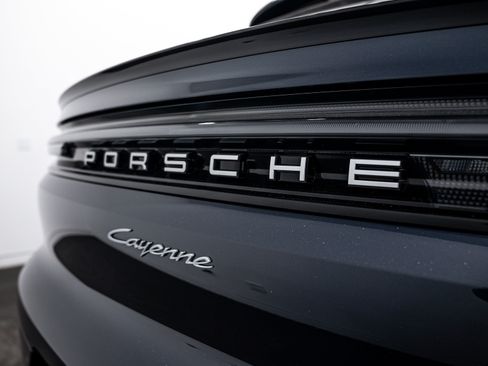 Certified 2025 Porsche Cayenne image 25