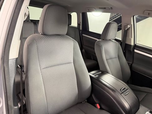Used 2018 Toyota Highlander LE FWD image 23