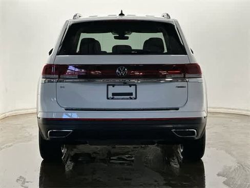Certified 2025 Volkswagen Atlas SE image 4