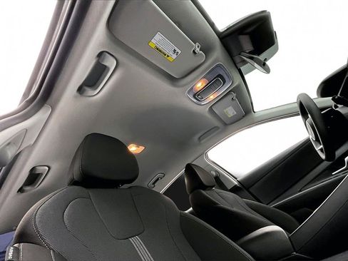 Used 2025 Hyundai Elantra SE image 22