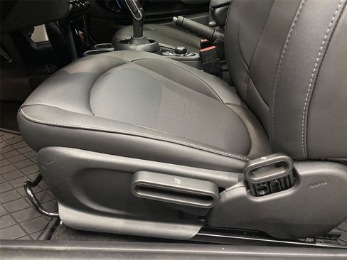 Used 2023 MINI Cooper 2-Door Hardtop image 18