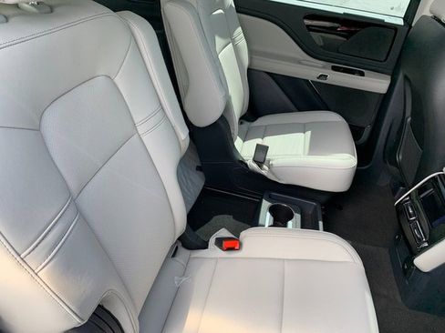 New 2026 Lincoln Aviator AWD w/ Jet Appearance Package image 21