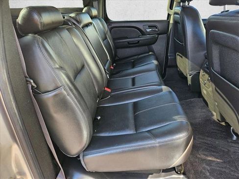 Used 2011 Chevrolet Avalanche LT w/ Suspension Package, Off-Road RWD image 23