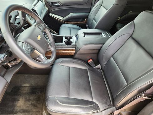 Used 2016 Chevrolet Suburban LT RWD image 10
