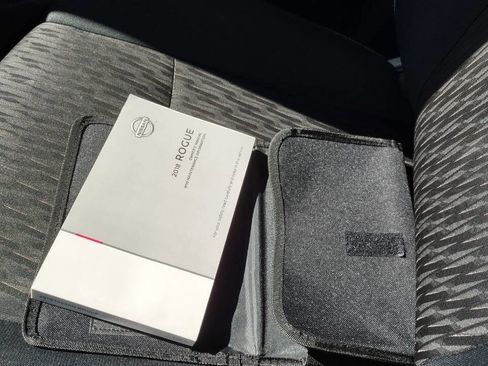 Used 2018 Nissan Rogue SV image 25