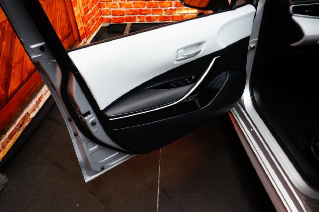 Used 2025 Toyota Corolla XSE FWD image 32