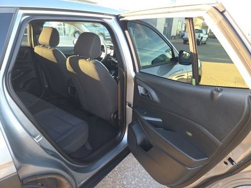 Used 2025 Chevrolet Trax LS w/ Driver Confidence Package image 37